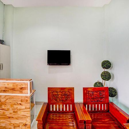 Oyo 91170 Ayahanda Residence Медан Екстериор снимка