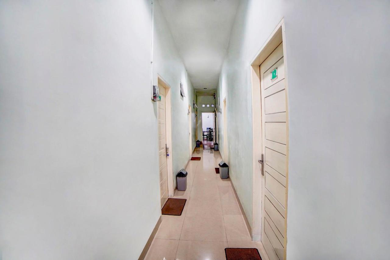 Oyo 91170 Ayahanda Residence Медан Екстериор снимка