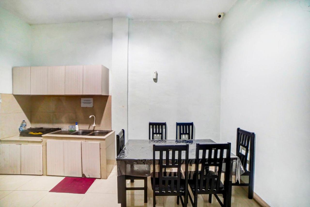 Oyo 91170 Ayahanda Residence Медан Екстериор снимка