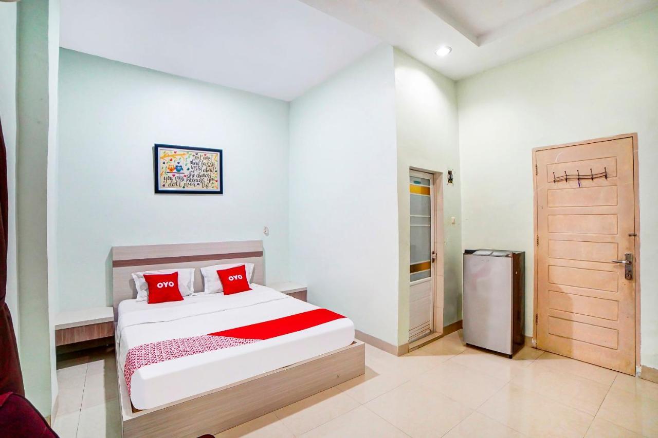 Oyo 91170 Ayahanda Residence Медан Екстериор снимка