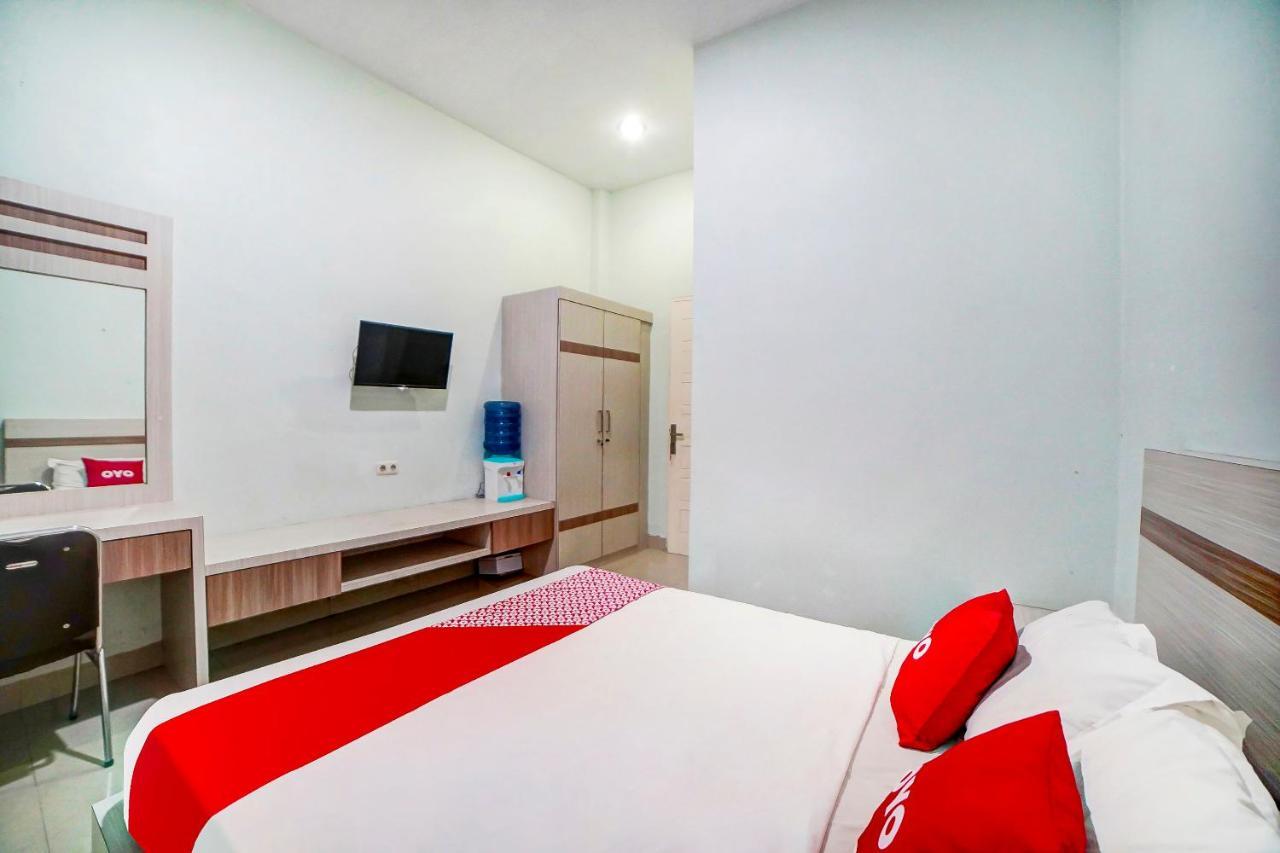 Oyo 91170 Ayahanda Residence Медан Екстериор снимка
