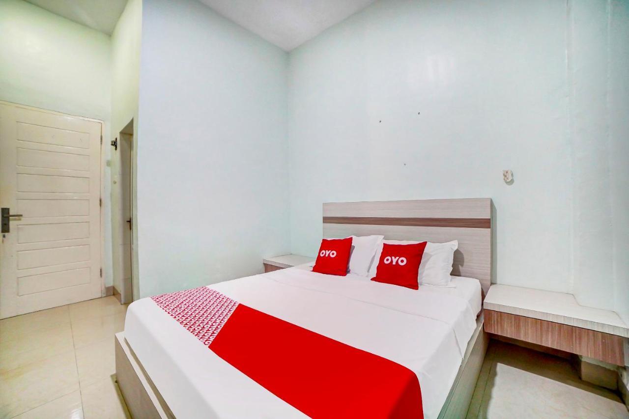 Oyo 91170 Ayahanda Residence Медан Екстериор снимка