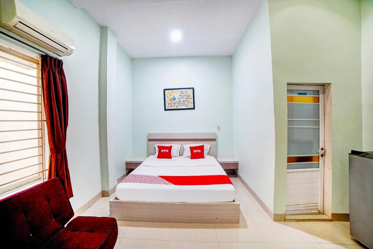 Oyo 91170 Ayahanda Residence Медан Екстериор снимка