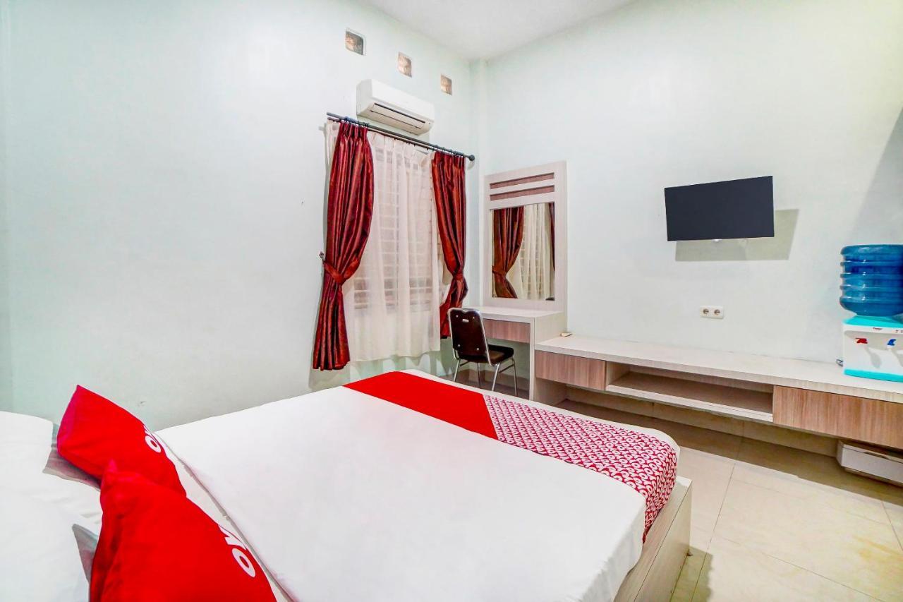Oyo 91170 Ayahanda Residence Медан Екстериор снимка